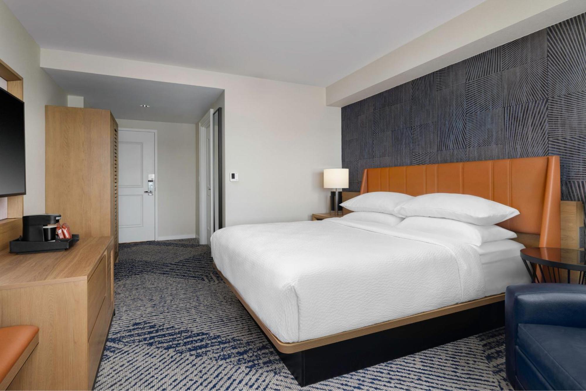 Sheraton Erie Bayfront Hotel Exterior photo